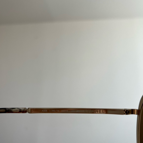 Chanel sunglasses - Picture 4 of 5